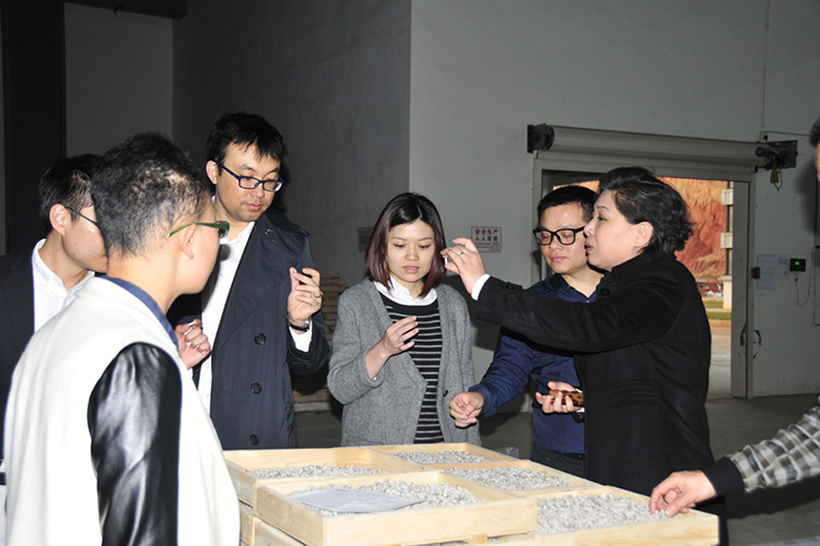 1439453604100819.jpg 省低碳中心与亚洲开发银行专家组一行莅临我集团调研